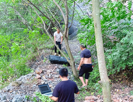 <b>廣西南寧某項(xiàng)目地下溶洞探測</b>